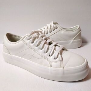 CUSHIONAIRE Women's Tag Low top Memory Foam platform Sneakers White/White 8.5